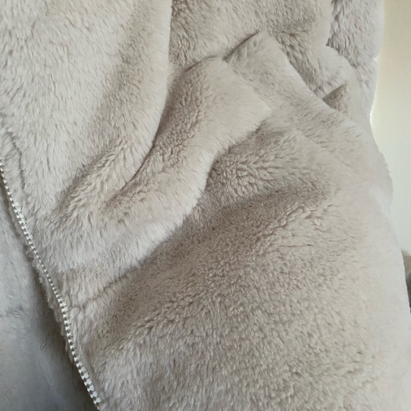 Zara Beige Faux Fur Teddy Jacket with Zip - Picture 4 of 5